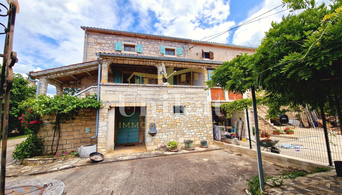 Prenovljena kamnita hiša